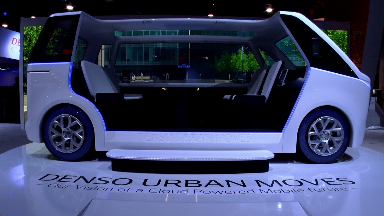 车联网“DENSO URBAN MOVES”模型车示意