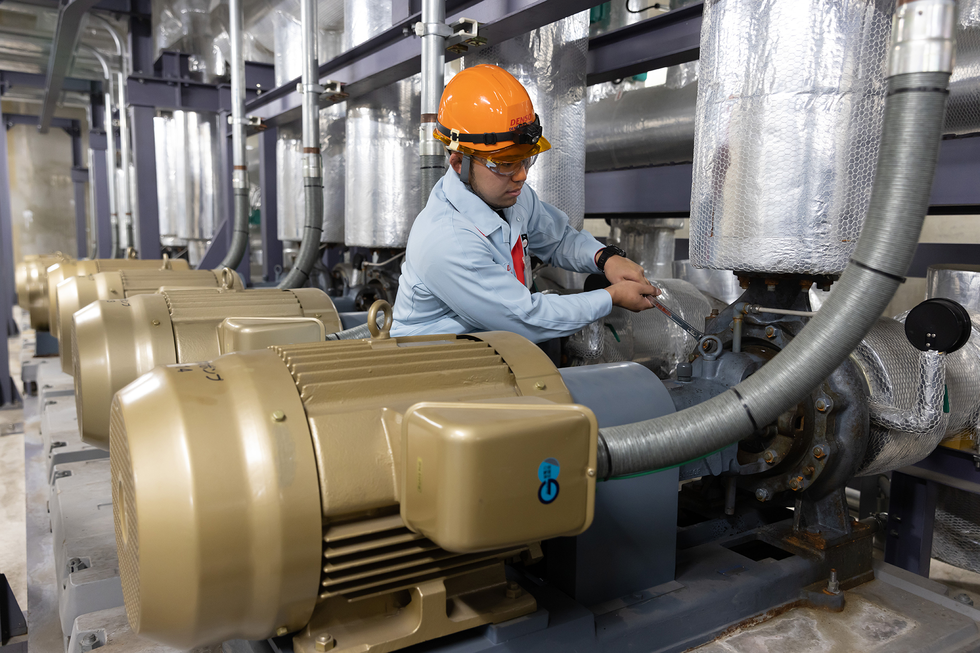 設備保全の日常点検の様子