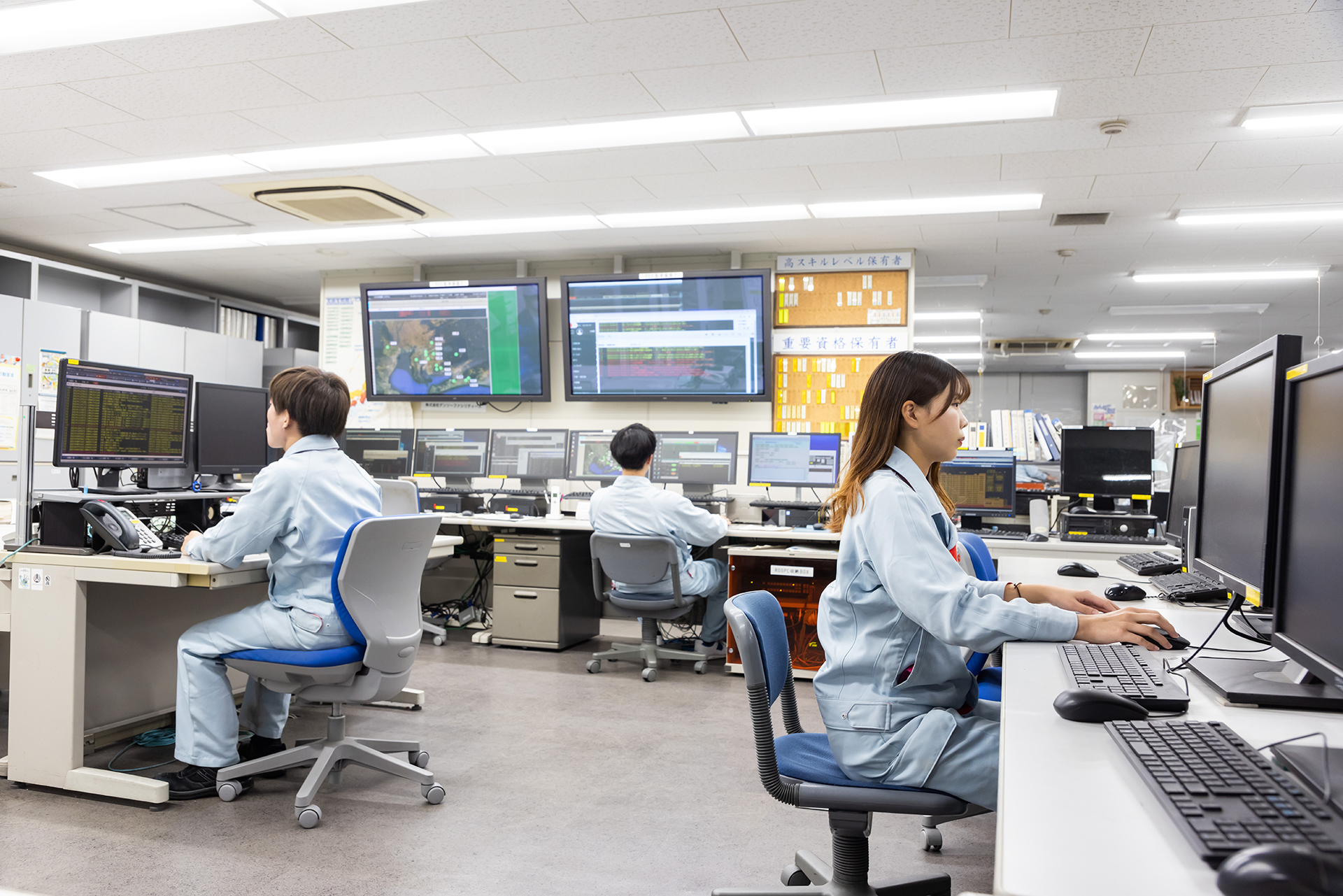 本社設備を遠隔監視している様子