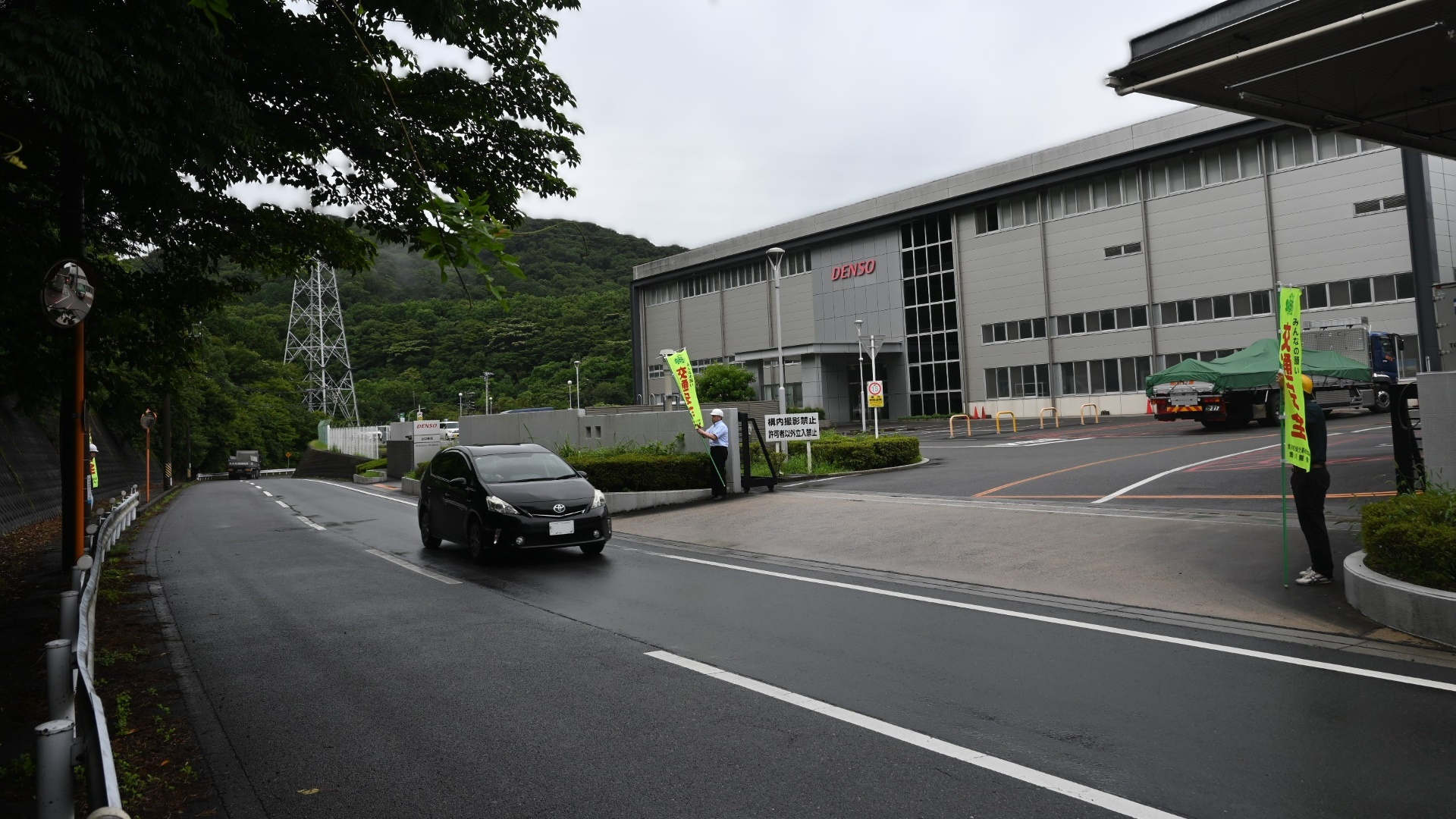 202507本社豊川工場立哨