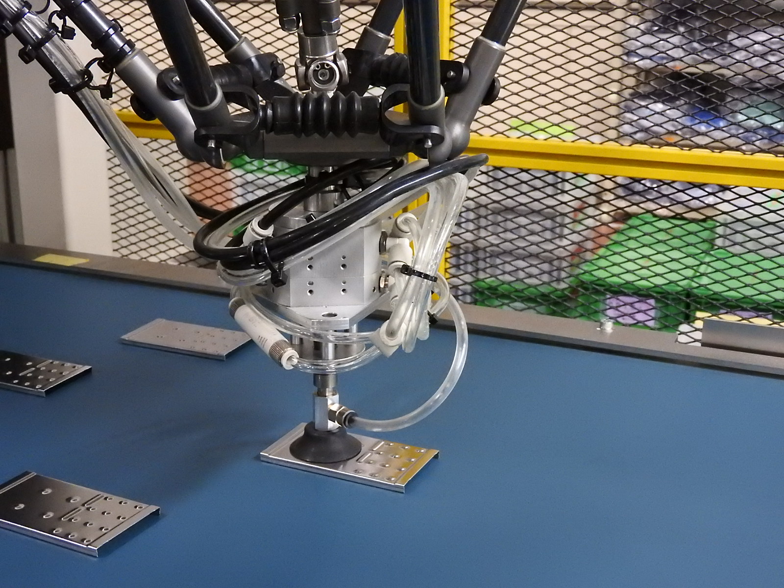 ロボットによる自動箱詰め