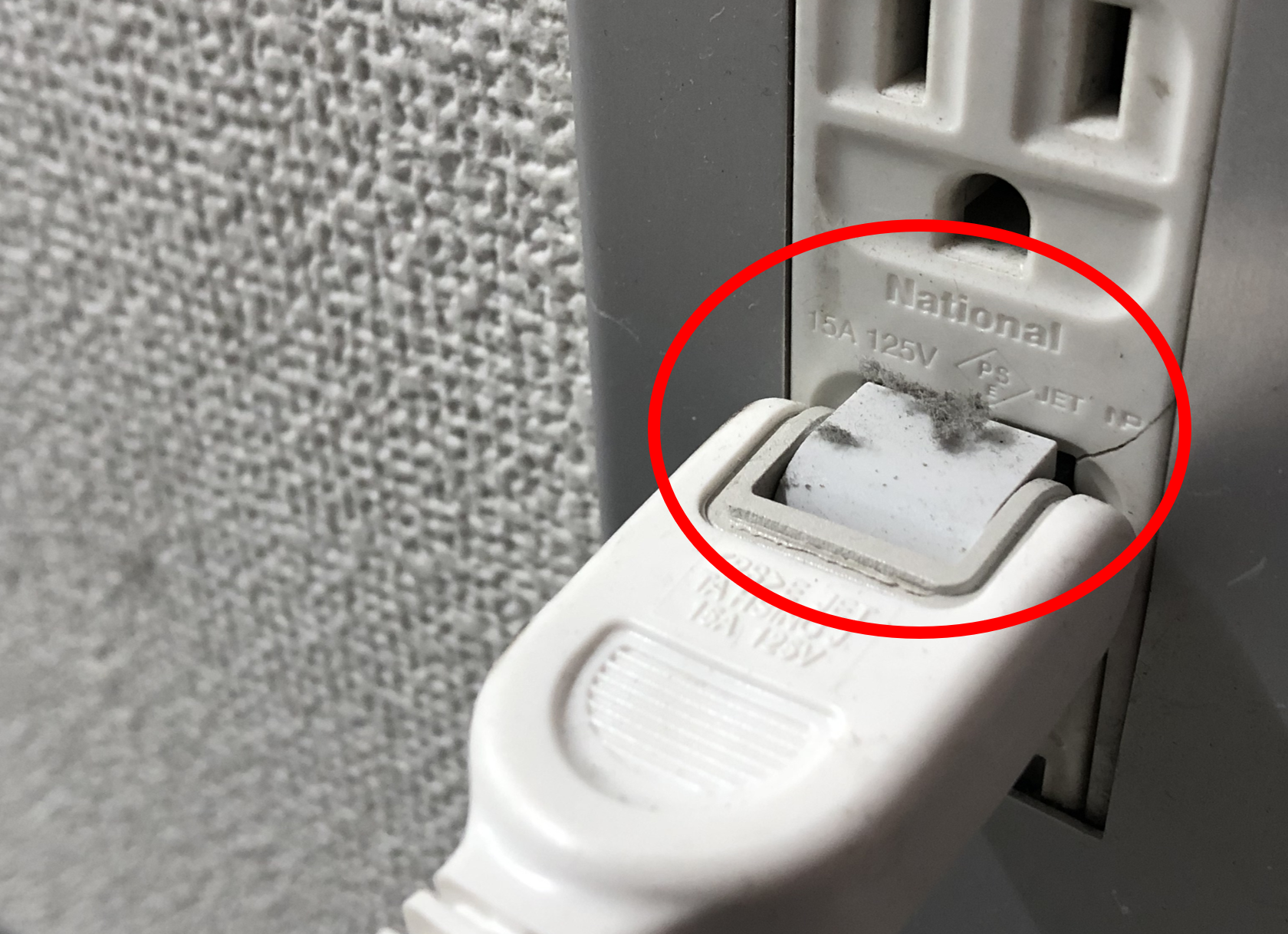 コンセントのホコリ