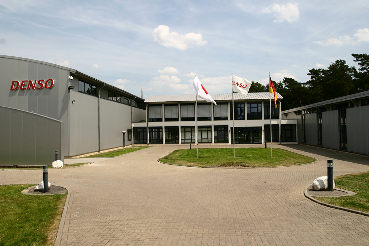 President of the Czech Republic Václav Klaus visits DMCZ. The company is introduced to him in the phase of launching other projects and continuing recruitment of new employees. [20th]