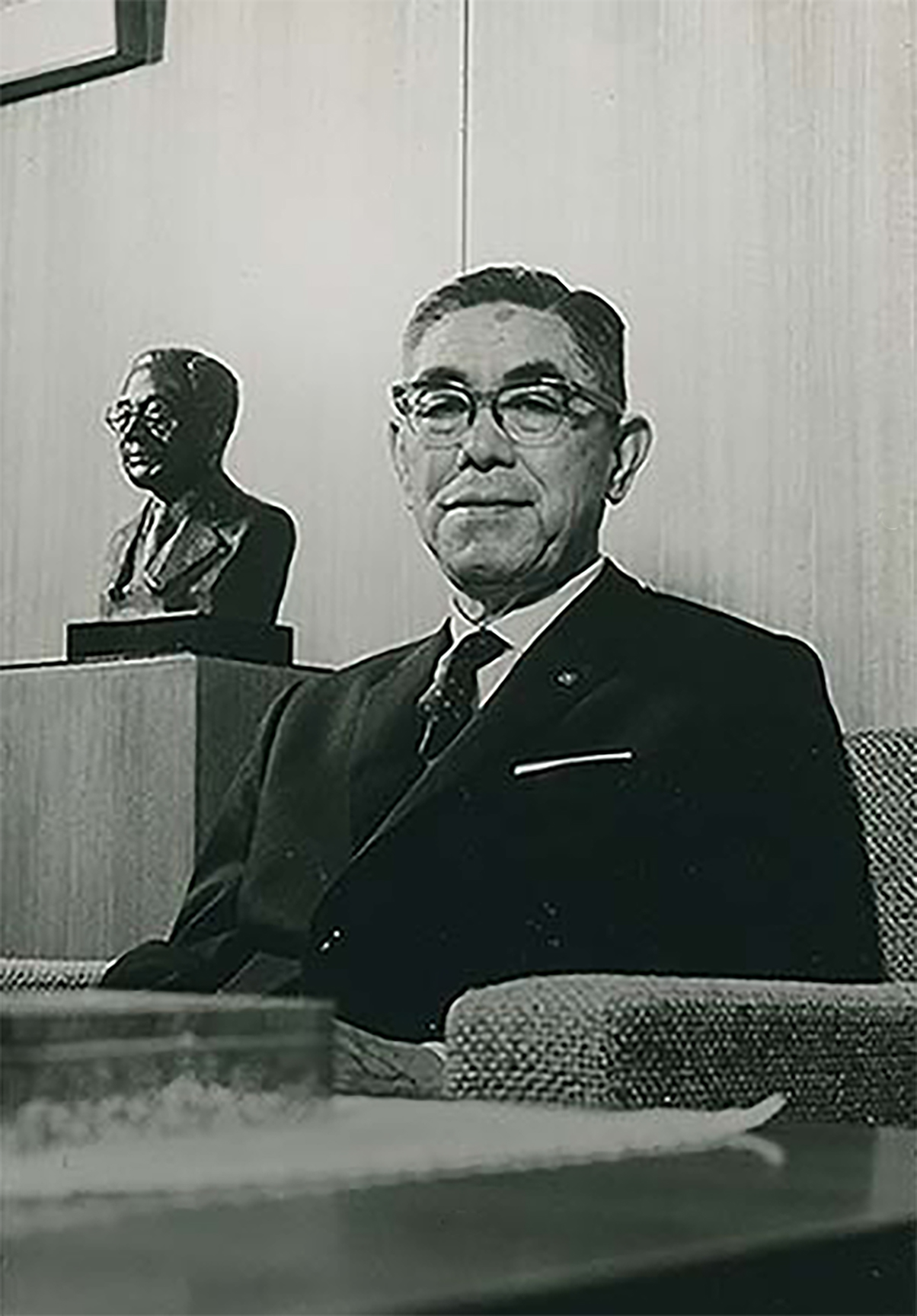 初代社長林虎雄