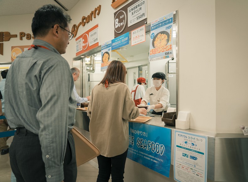 食堂のカウンター