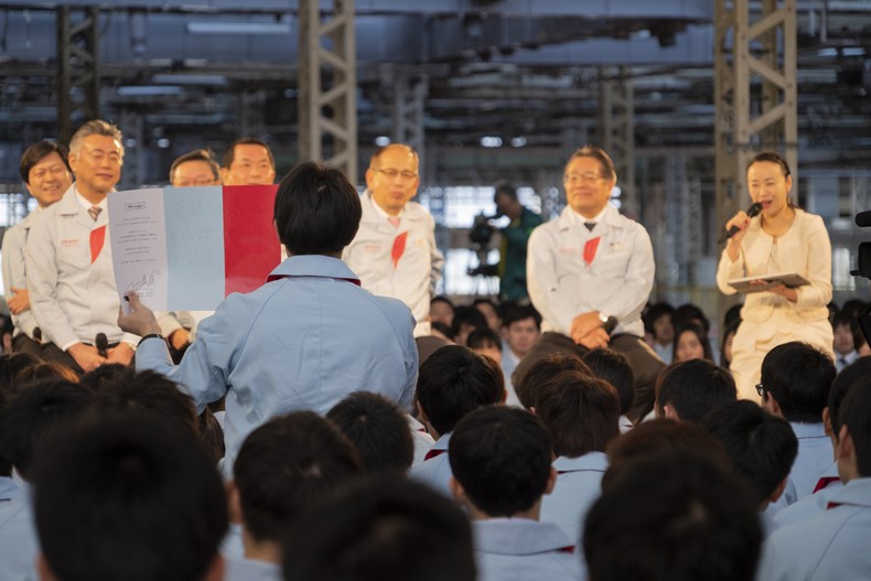 役員と夢について語る新入社員