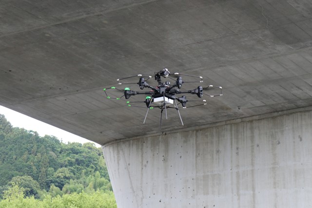 写真：デンソー製ドローンが実際に飛んでいる場面