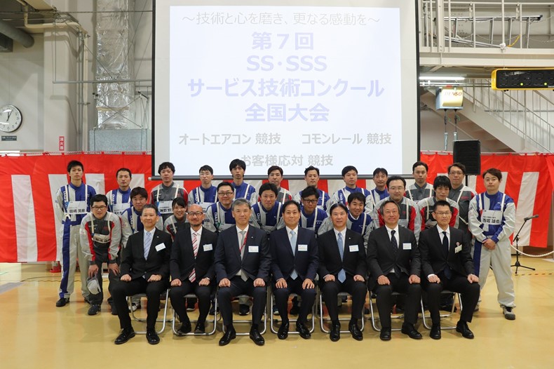 写真：開会式の記念撮影