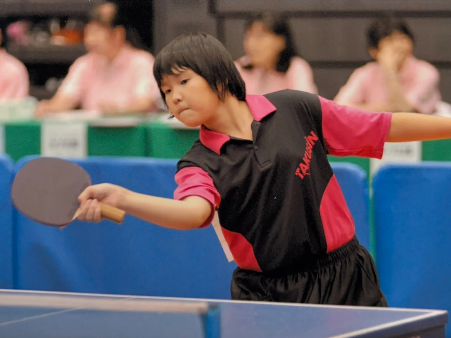 全日本卓球選手権大会(ホープスの部)で戦う小学校6年生の橋本選手