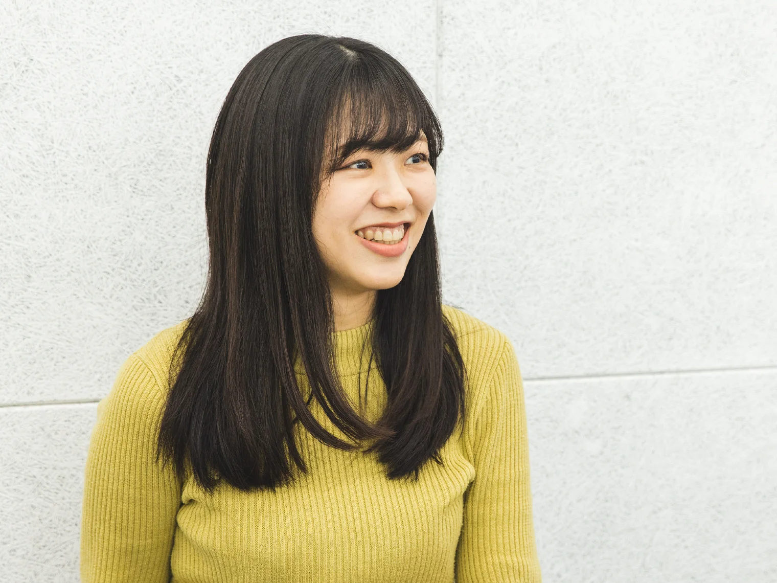 インタビューに応える万年結奈