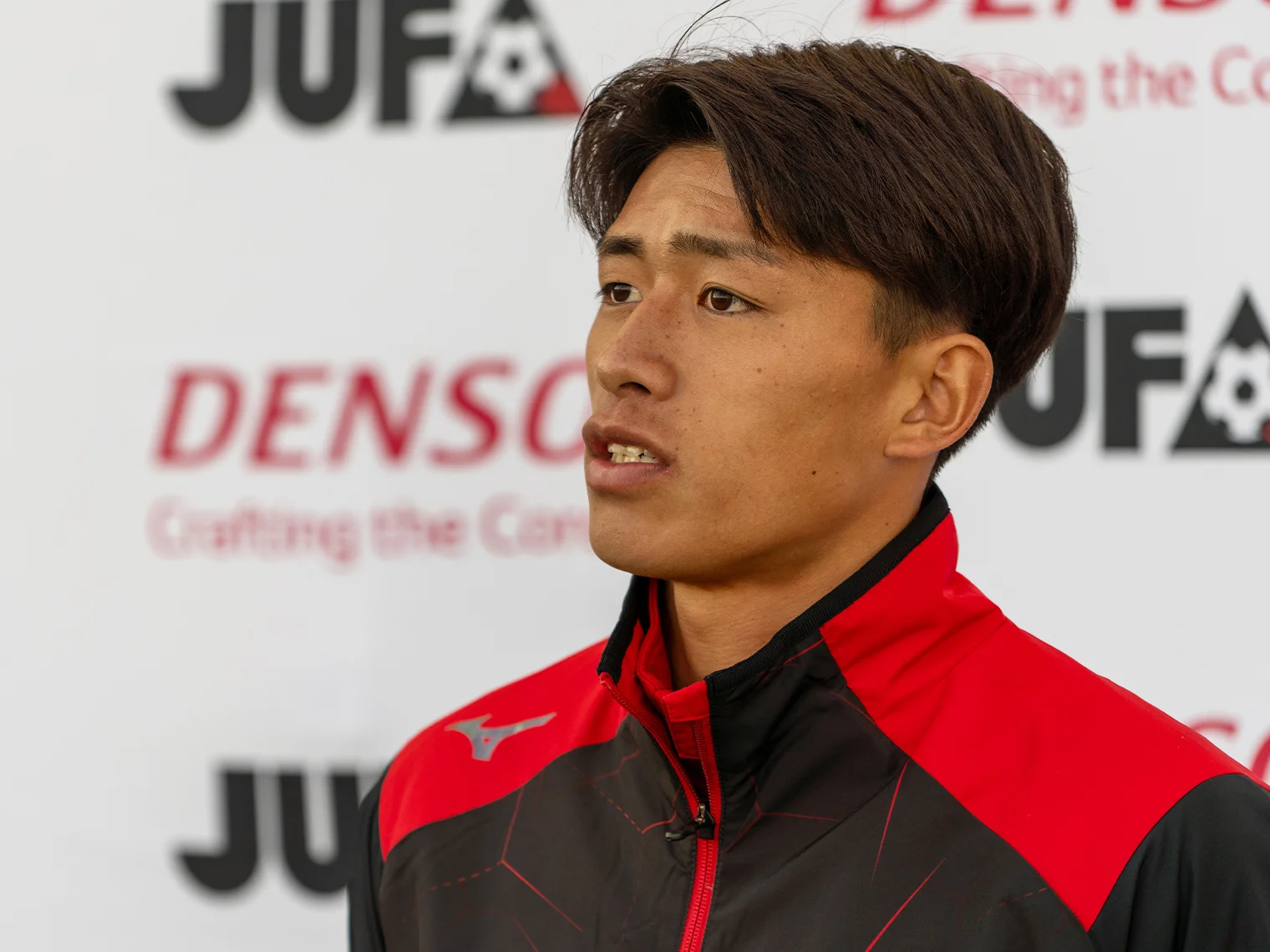 インタビューに応える常藤選手