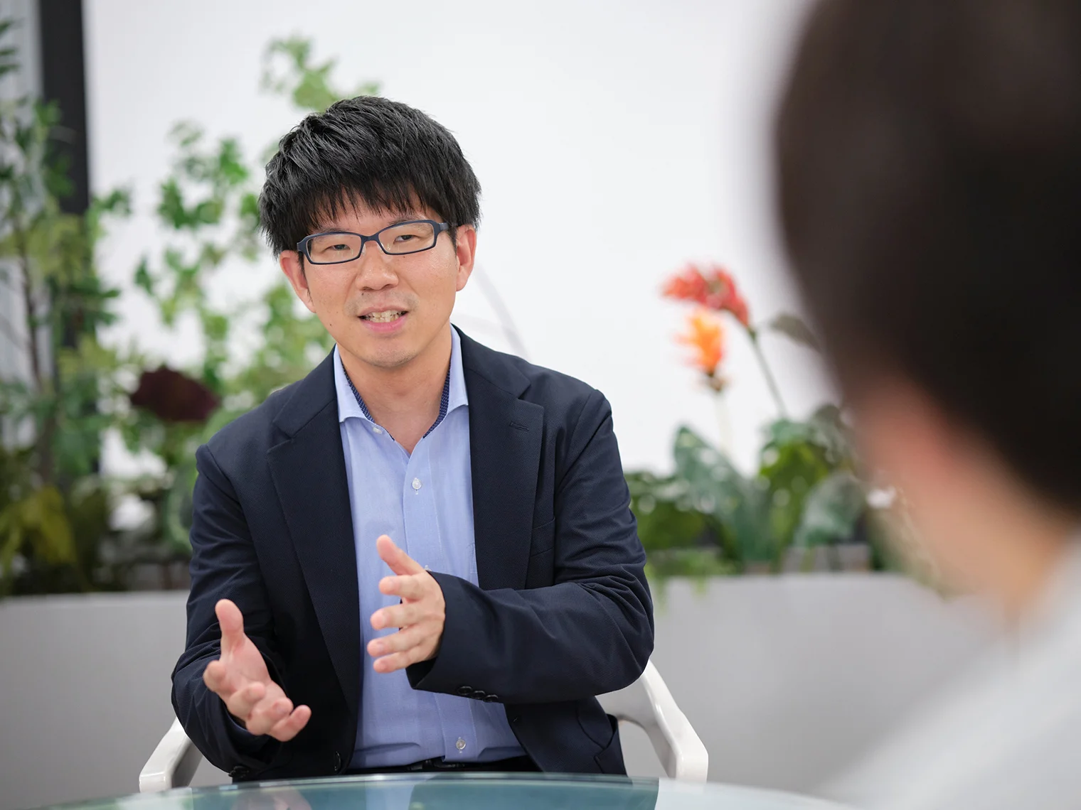 新規事業を提案するコースに参加した時のことを話す長谷川さん
