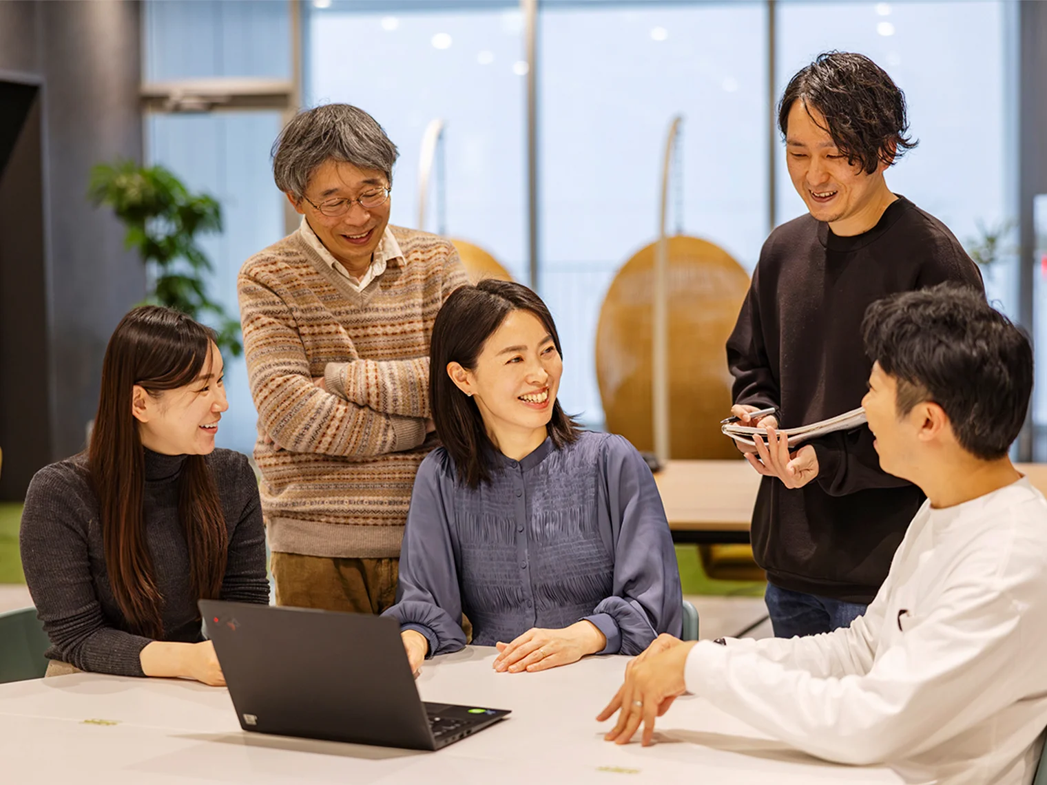 中心で話す高澤 麻紀