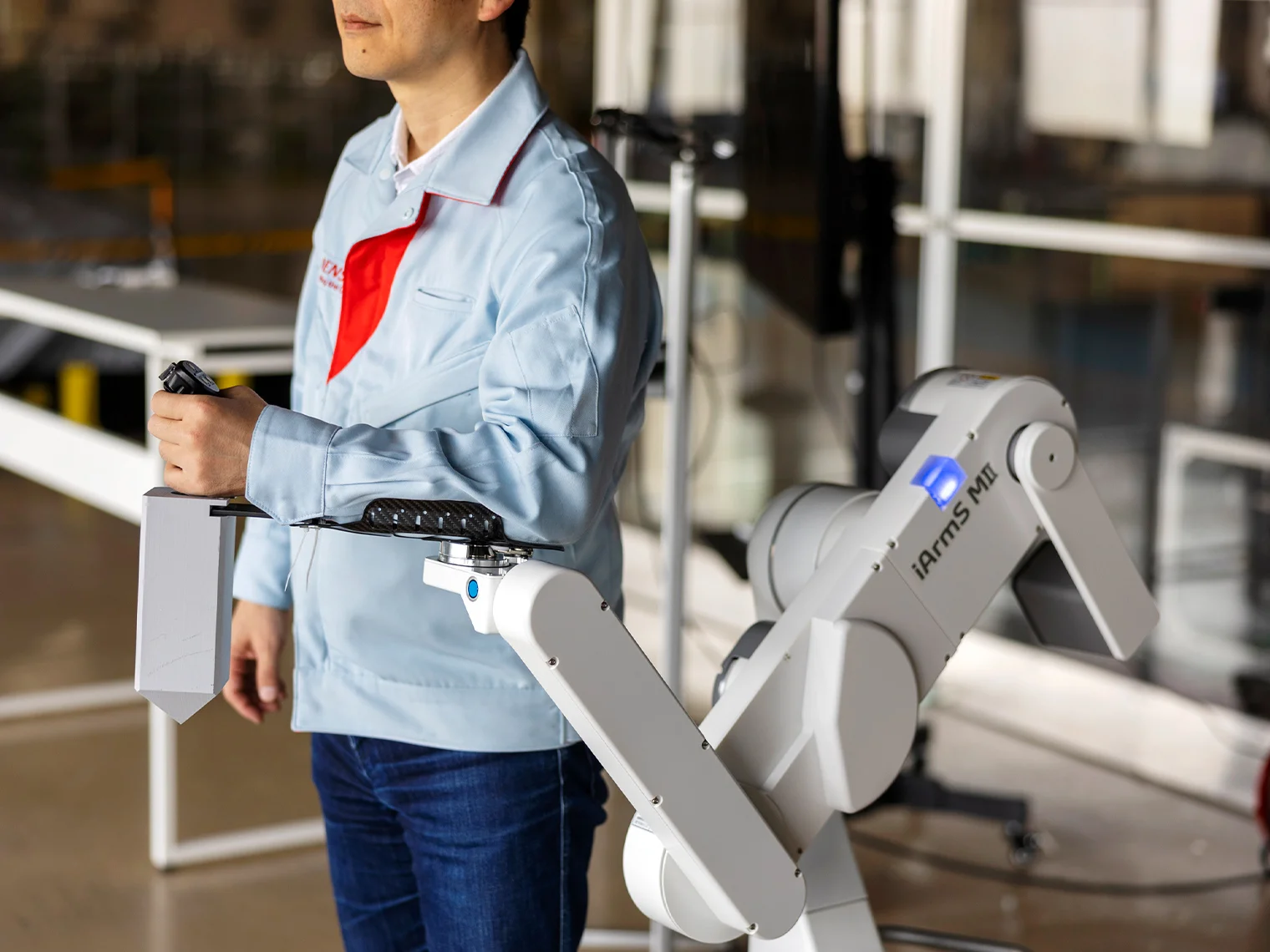 手術支援ロボット「iArmS」