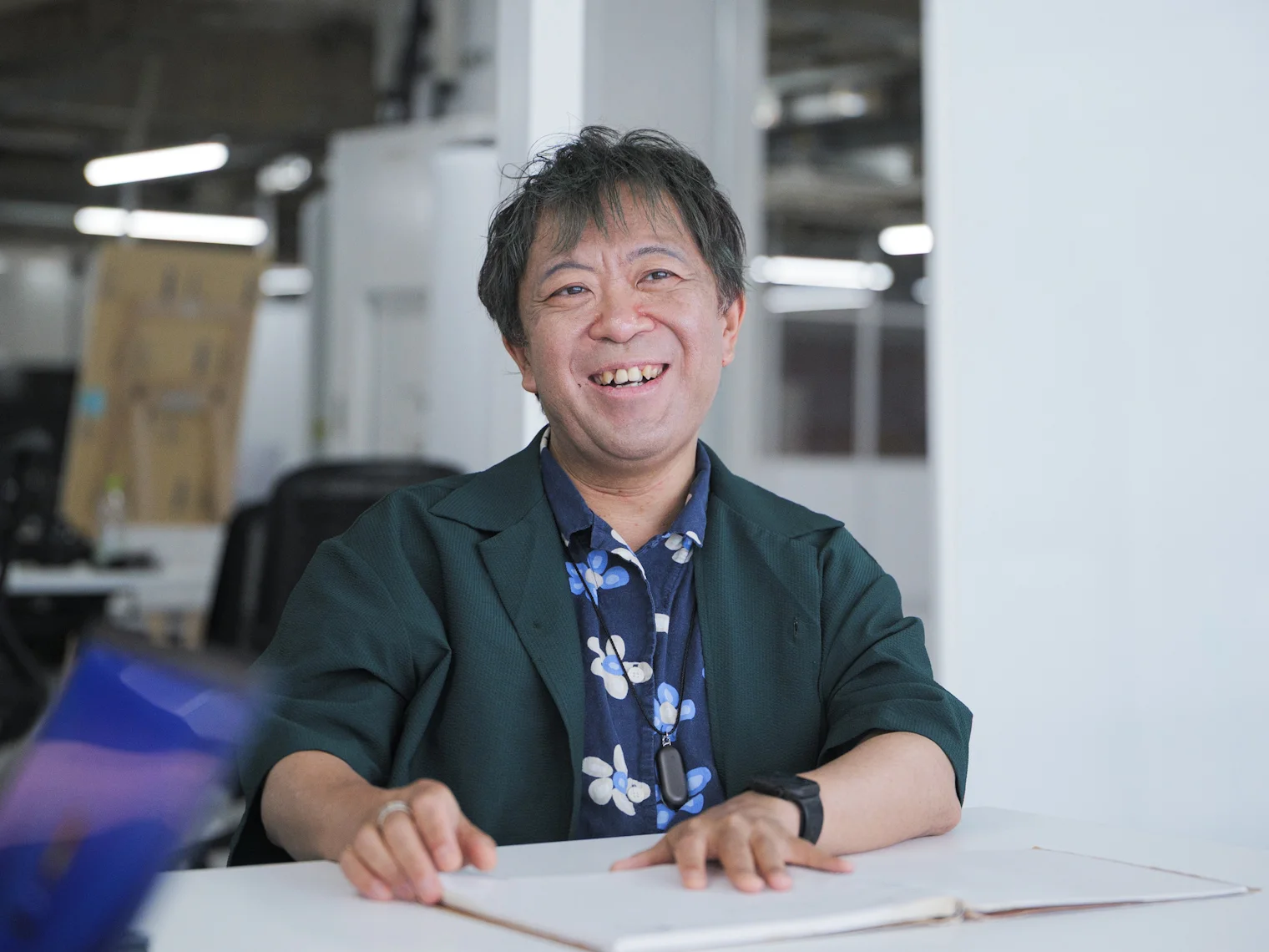 インタビューに答える池田