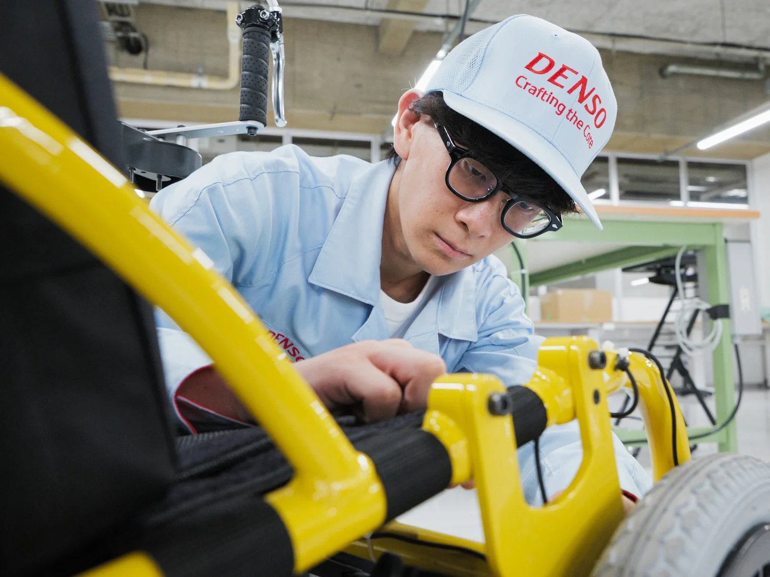 業務に集中する小出