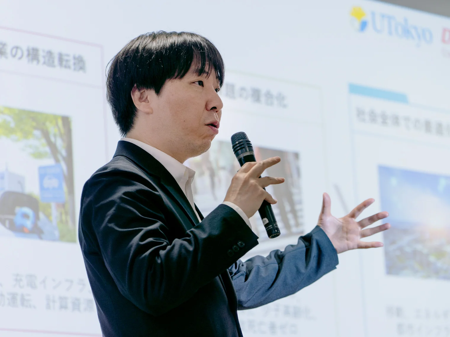 プレゼンテーションで話す本間准教授