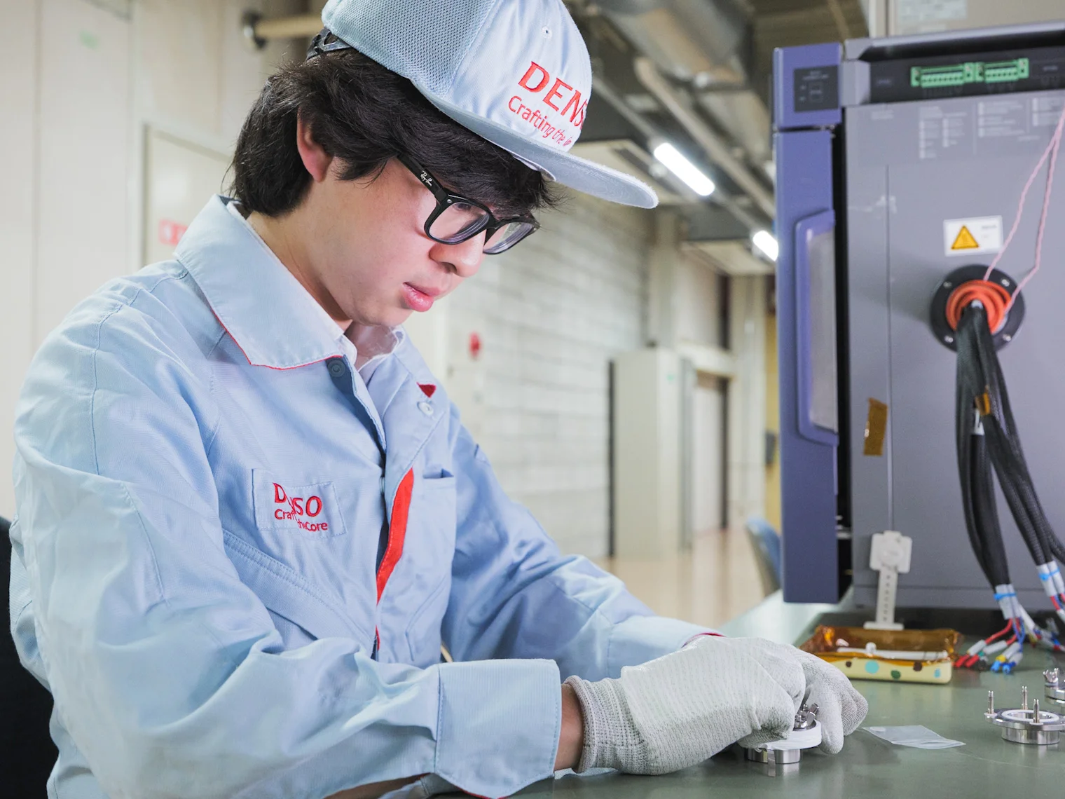 作業に従事する山口