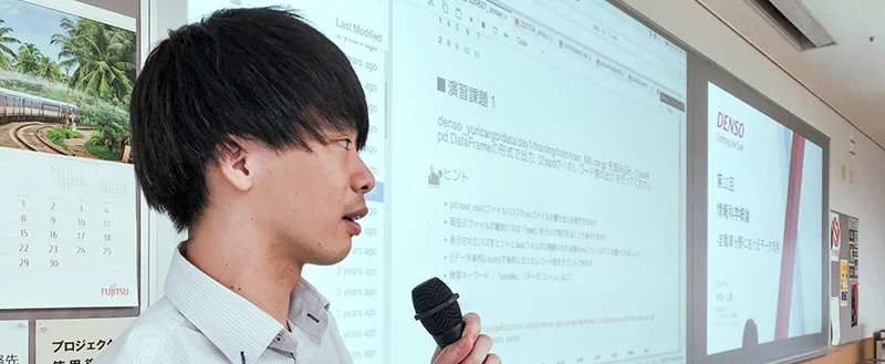 Wataru Uehara giving a special lecture