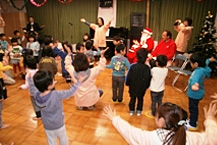 安城市しょうがい児 通所保育園『サルビア学園』クリスマス会へ参加の様子