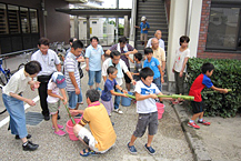 第7回 夏・竹細工「水てっぽう作り」講座にボランティアとして参加の様子
