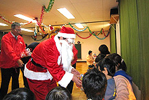 あんじょう市障しょうがい児 通所保育園『サルビア学園』クリスマス会へ参加の様子