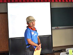 写真は、田中隊長の講義の様子