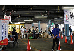 写真は、会場風景（アピタ刈谷店）