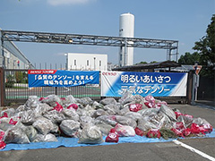 写真は、活動で出たゴミの様子