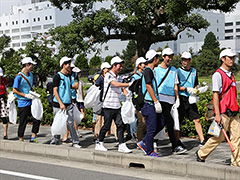 写真は、コースごとに元気にスタートする様子
