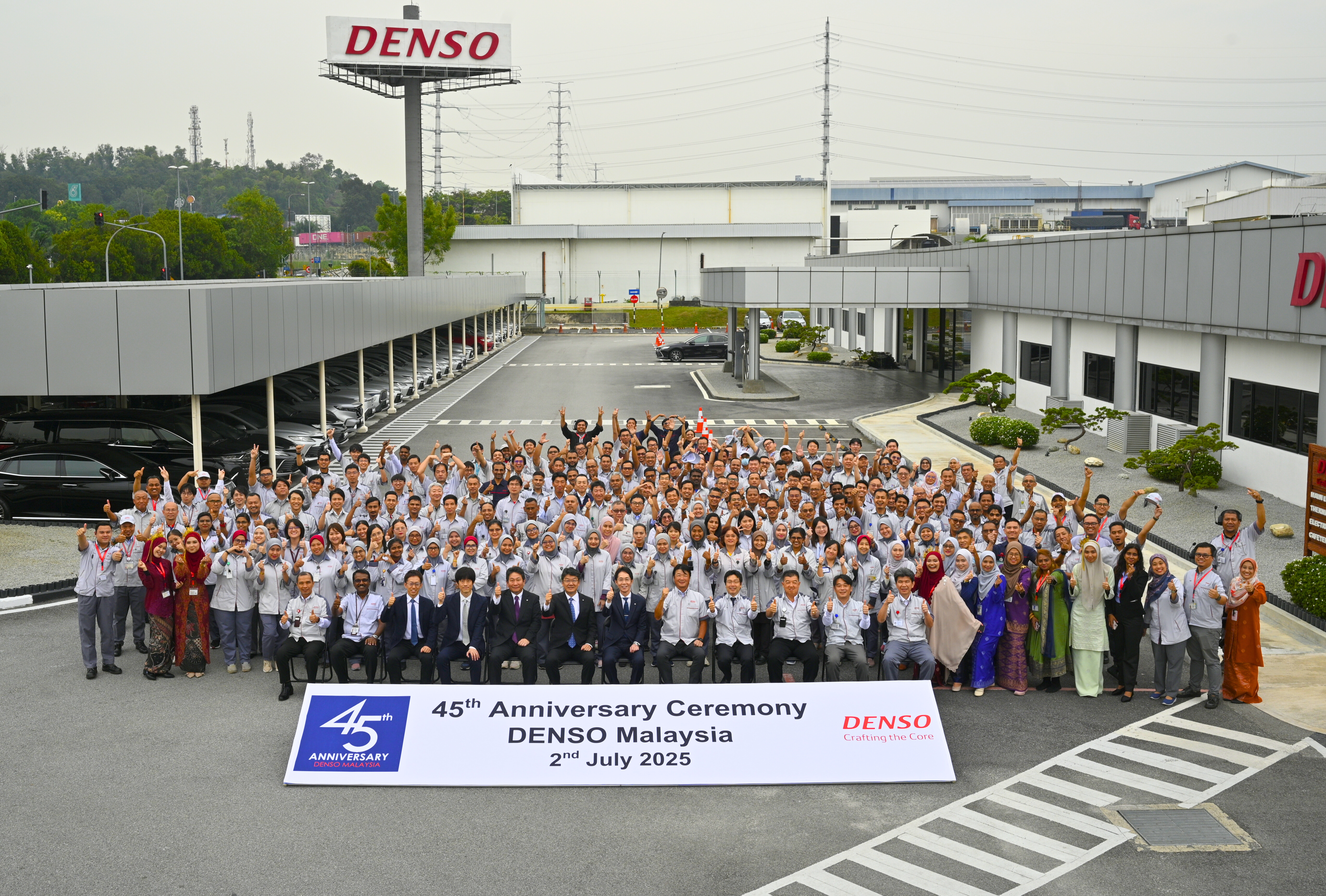 at-a-glance-img-employees