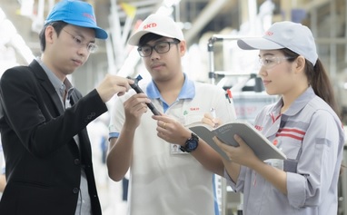 at-a-glance-img-employees